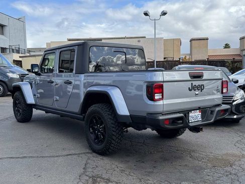 Used 2021 Jeep Gladiator Sport image 12