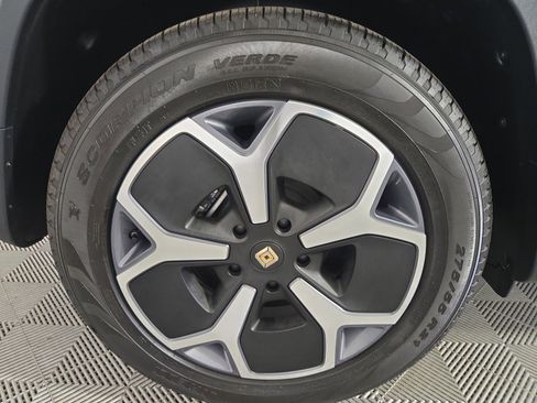 Used 2024 Rivian R1T Adventure image 12