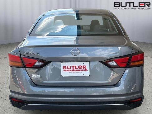 Used 2025 Nissan Altima 2.5 SV FWD image 5