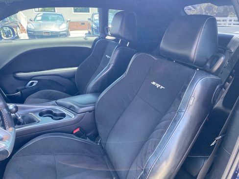 Used 2015 Dodge Challenger SRT RWD image 32