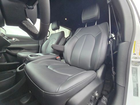 New 2026 Chrysler Pacifica Select image 23
