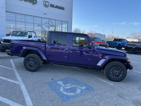 New 2026 Jeep Gladiator Sport image 37