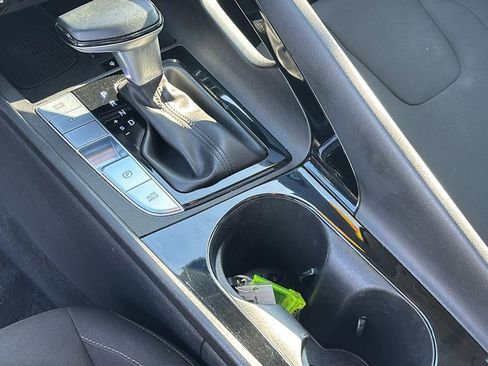 Used 2025 Hyundai Elantra SEL image 21
