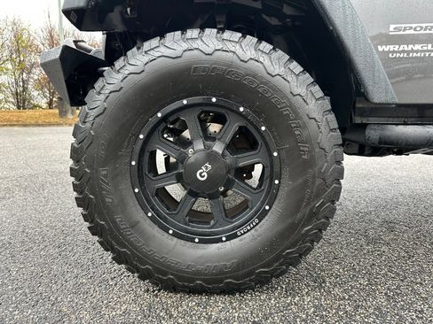 Used 2016 Jeep Wrangler Unlimited Sport w/ Connectivity Group image 11