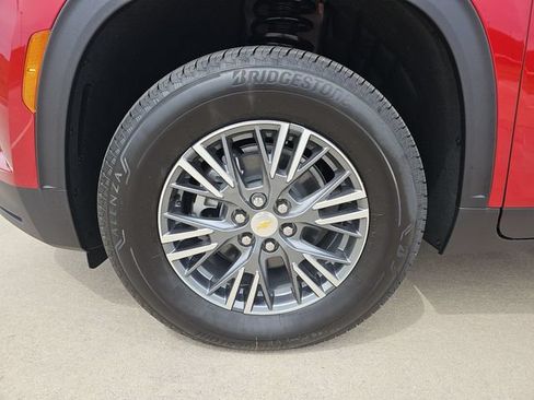 New 2026 Chevrolet Traverse LT w/ Driver Confidence Package AWD/4WD image 33