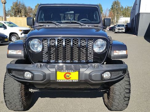 Used 2022 Jeep Gladiator Sport image 3