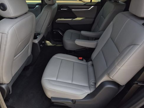 Used 2026 GMC Acadia Elevation w/ Elevation Premium Package FWD image 38