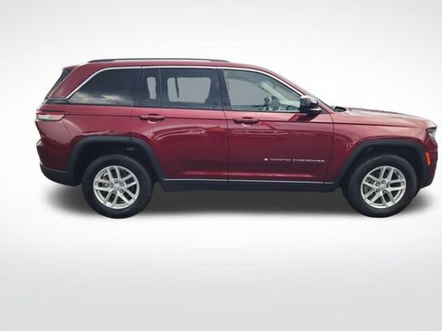 Used 2023 Jeep Grand Cherokee Laredo AWD/4WD image 6