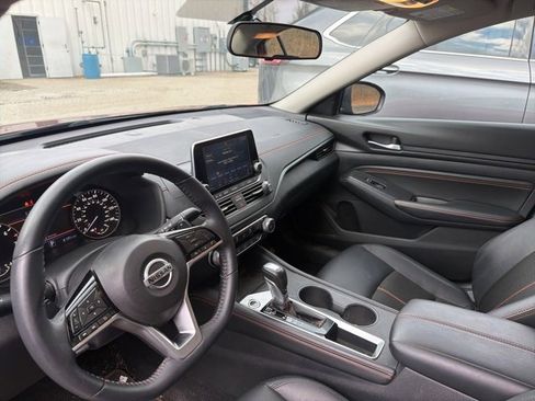 Used 2019 Nissan Altima 2.5 SR w/ SR Premium Package image 7