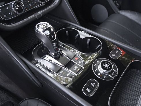 Used 2018 Bentley Bentayga image 33