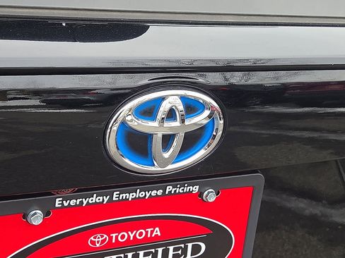 Certified 2024 Toyota RAV4 SE image 31