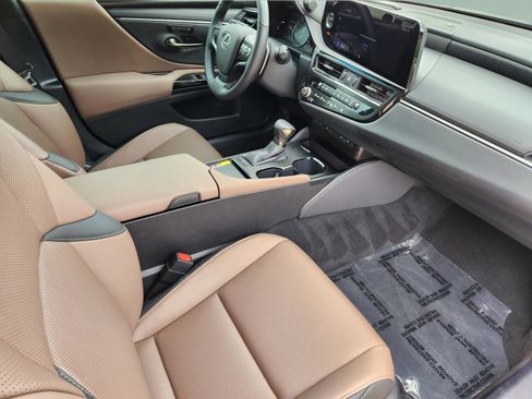Used 2025 Lexus ES 350 w/ Premium Package FWD image 7