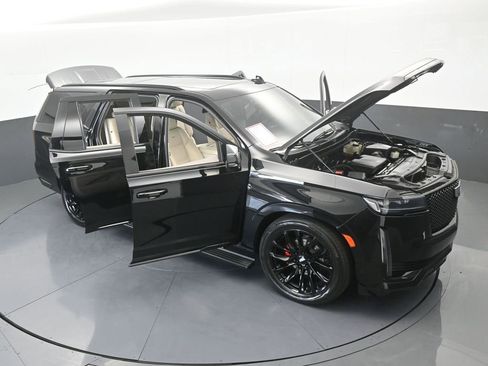 Used 2021 Cadillac Escalade Sport Platinum w/ LPO, ONYX Package image 95