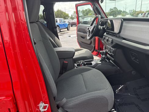 Used 2025 Jeep Wrangler Unlimited Sahara AWD/4WD image 21