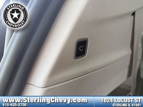 Used 2024 Chrysler Pacifica Touring-L FWD image 25