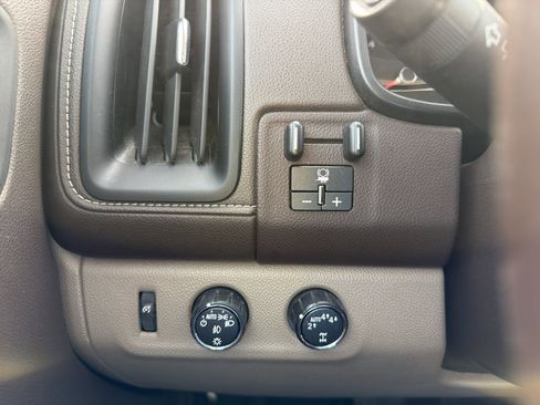 Used 2018 GMC Canyon SLT w/ Trailering Package image 11