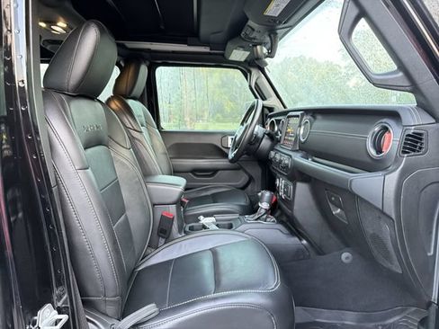 Used 2019 Jeep Wrangler Unlimited Sahara AWD/4WD image 17