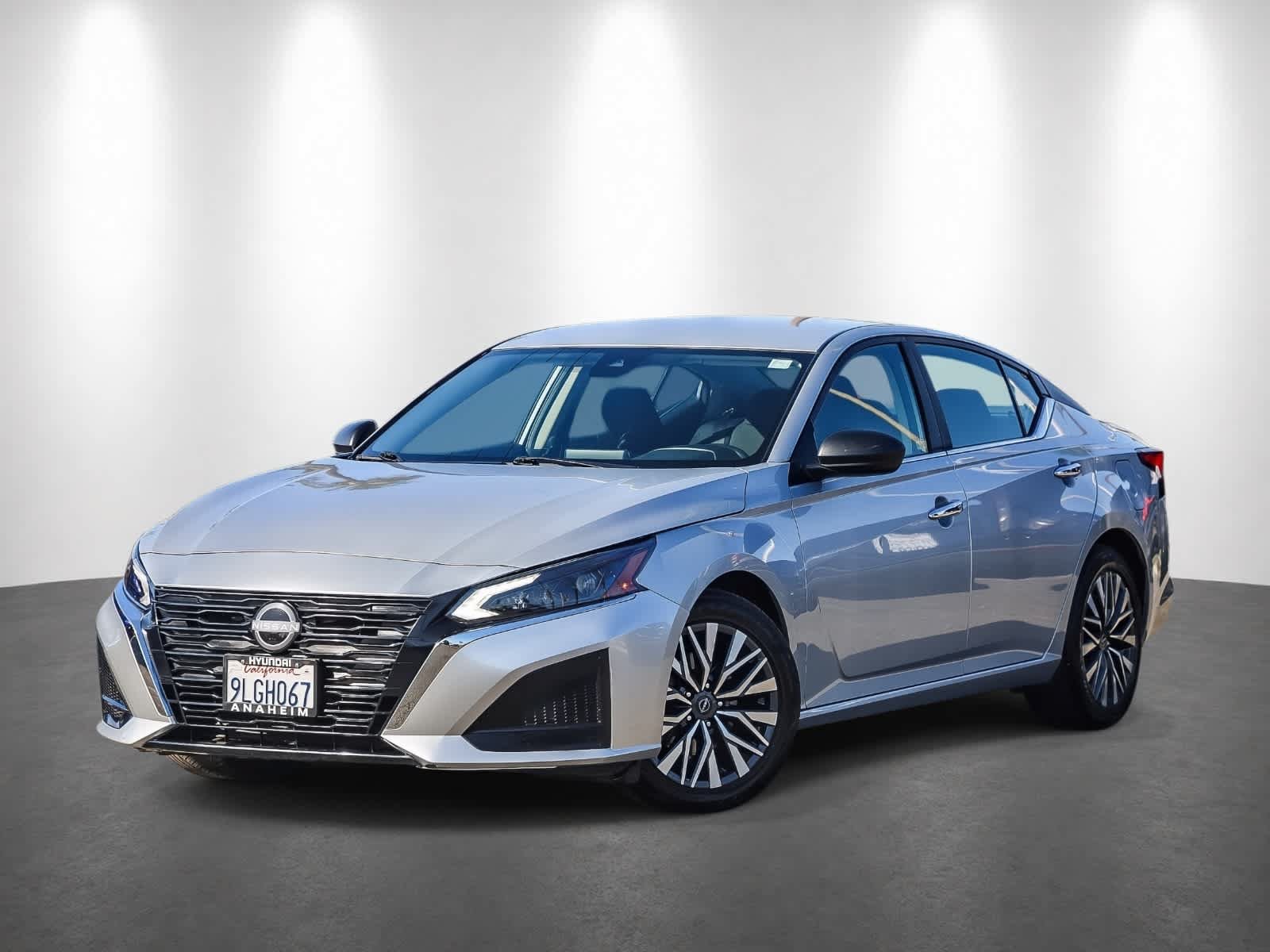 Used 2024 Nissan Altima 2.5 SV FWD image 1