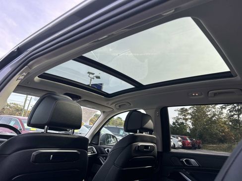 Used 2024 BMW X7 xDrive40i w/ Premium Package image 12