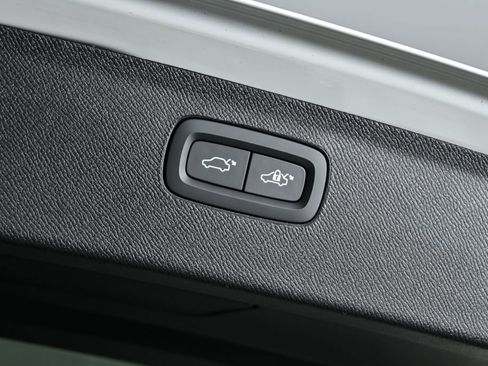 Certified 2026 Volvo XC90 B6 Plus w/ Protection Package Premier AWD/4WD image 36