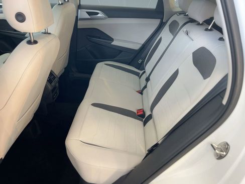 New 2026 Volkswagen Taos SE image 15