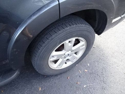 Used 2010 Ford Explorer XLT image 21