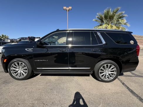 Used 2022 GMC Yukon Denali w/ Denali Premium Package image 2