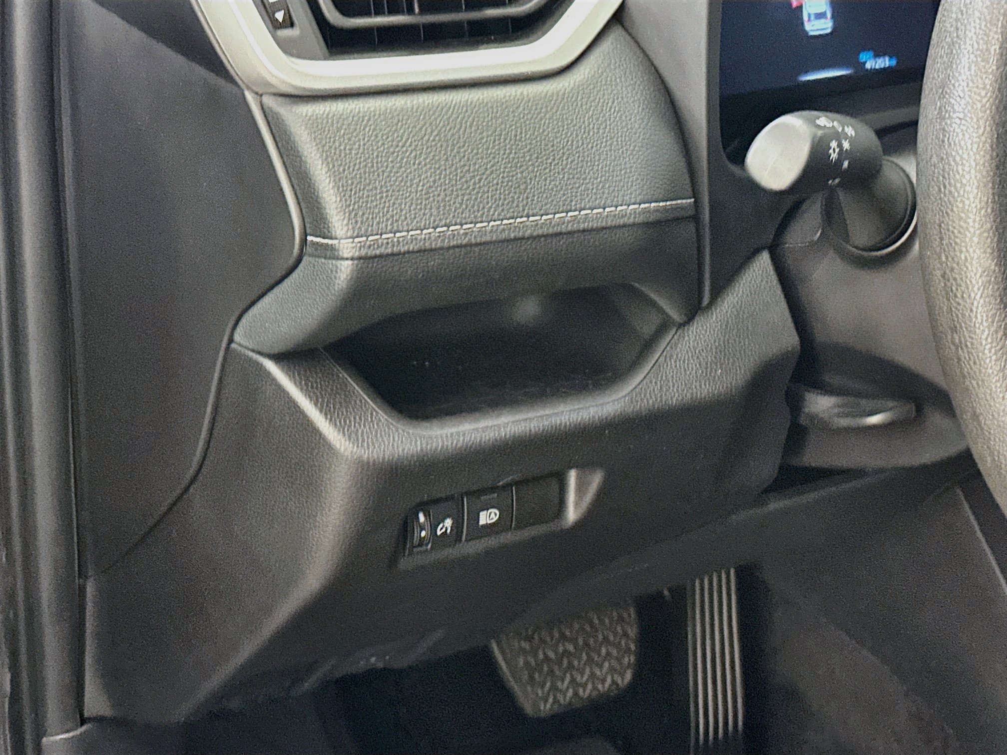 Used 2025 Toyota RAV4 LE AWD/4WD image 17