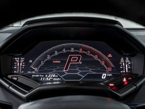 Used 2022 Lamborghini Huracan EVO RWD image 17