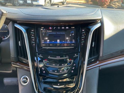 Used 2018 Cadillac Escalade ESV Luxury image 14