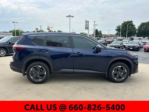 Used 2025 Nissan Rogue SV AWD/4WD image 4