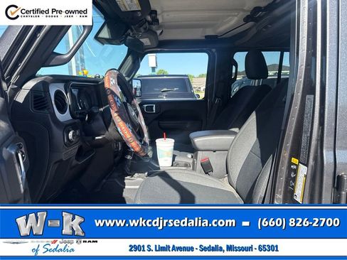 Used 2024 Jeep Gladiator Sport AWD/4WD image 12