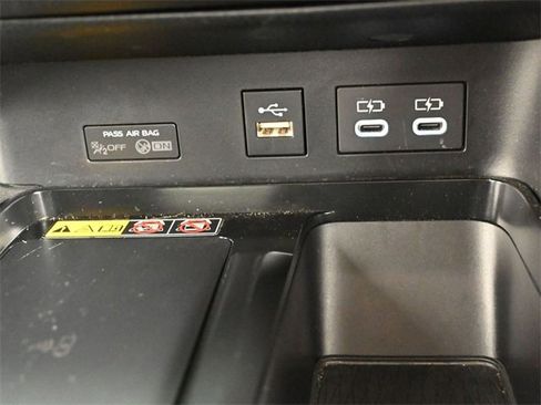 Used 2025 Toyota Camry LE w/ Convenience Package image 19