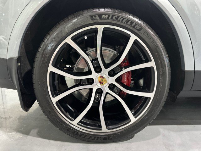 Used 2021 Porsche Cayenne AWD/4WD image 8