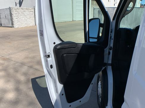 Used 2025 RAM ProMaster 2500 w/ Convenience Group image 10