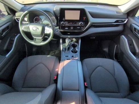 Used 2023 Toyota Highlander LE image 17
