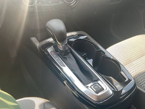 Used 2025 Chevrolet Trax LT w/ LT Convenience Package FWD image 19