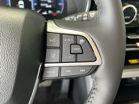 New 2026 Toyota Highlander Platinum image 24