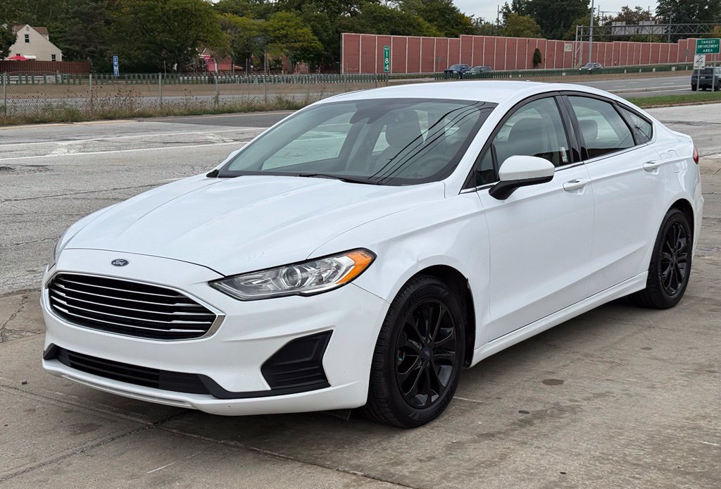 Used 2019 Ford Fusion SE FWD image 1