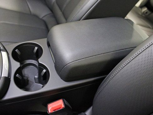 Certified 2025 Porsche Macan image 15