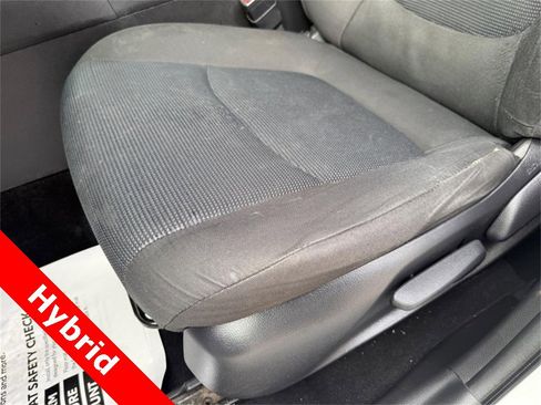 Used 2022 Toyota RAV4 LE image 17