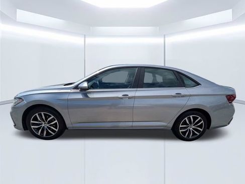 Used 2025 Volkswagen Jetta SE FWD image 8