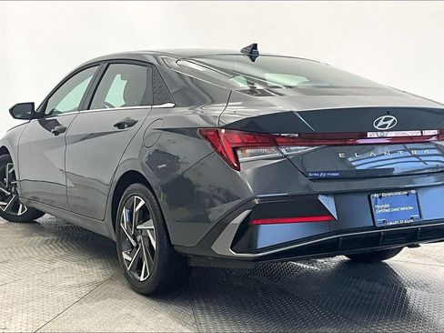 Certified 2025 Hyundai Elantra SEL image 12