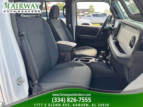 Used 2025 Jeep Wrangler Unlimited Sahara w/ Safety Group AWD/4WD image 12