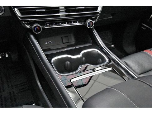 Used 2025 Chevrolet Traverse RS image 24