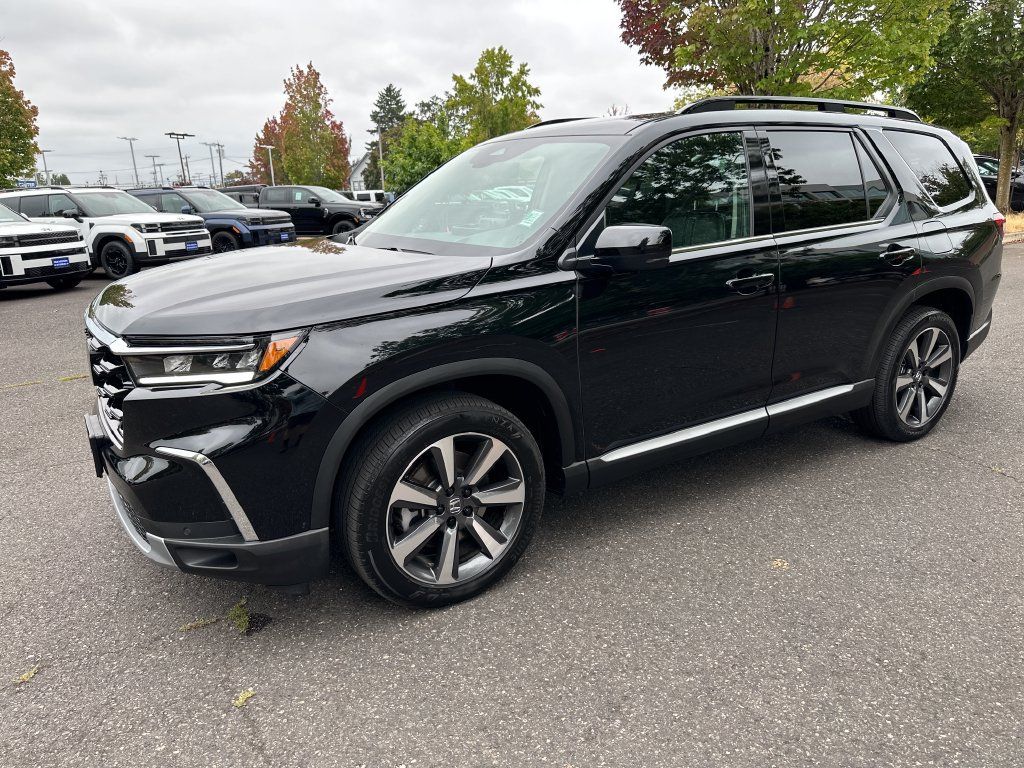 Used 2025 Honda Pilot Elite image 2