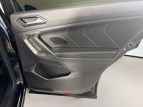 Used 2024 Volkswagen Tiguan SE AWD/4WD image 28