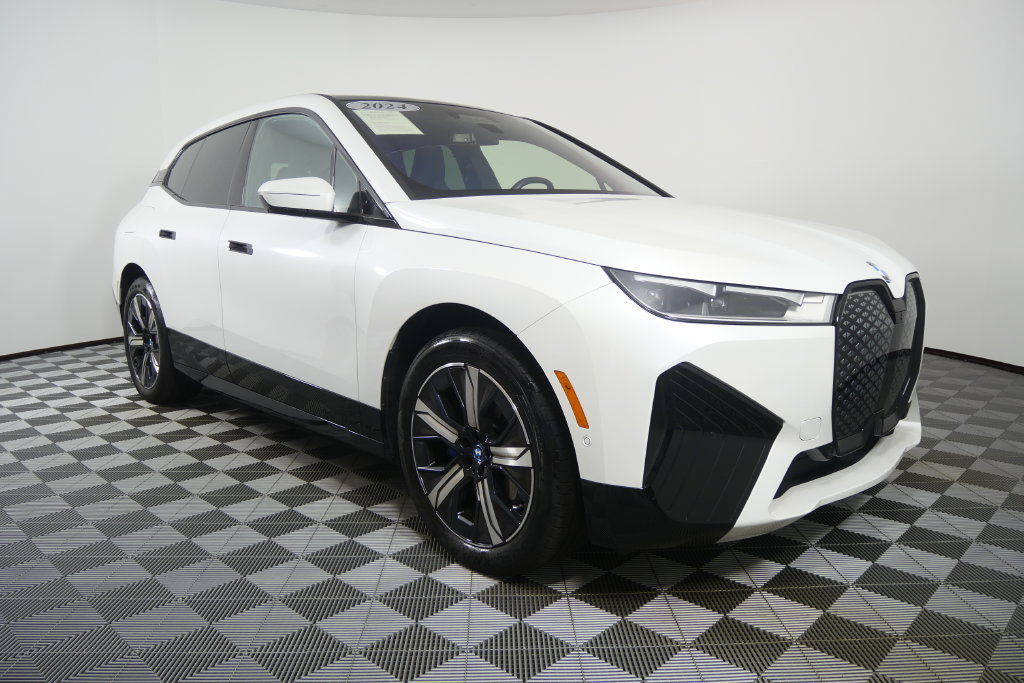 Used 2024 BMW iX xDrive50 w/ Premium Package AWD/4WD image 2