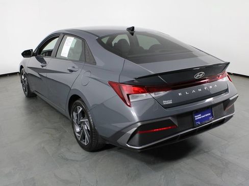 Certified 2025 Hyundai Elantra Sport FWD image 4