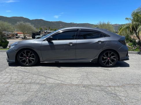 Used 2017 Honda Civic Sport image 8